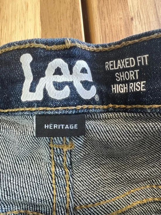 Lee Heritage High Rise Shorts Womens 10 Relaxed Fit Button Fly Cutoff Denim - Picture 3 of 6
